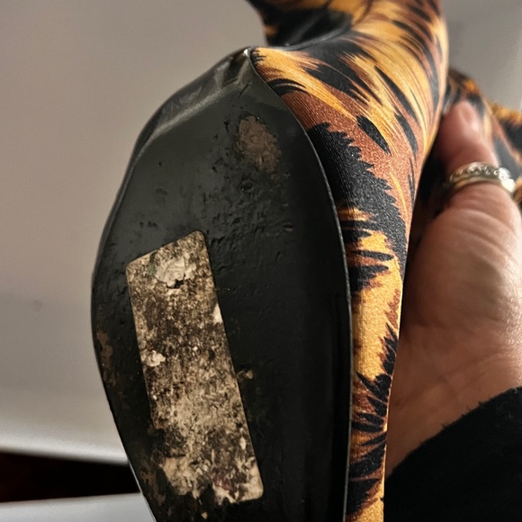 Balenciaga Knife Stretch Jersey Ankle Boots.
Tan, brown and black.
Pull on - Picture 2 of 11